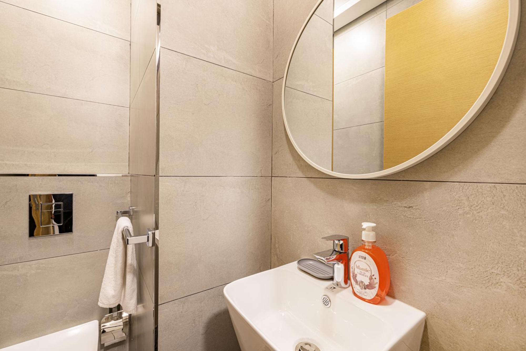 Daniels Stylish 1br At Jumeirah Garden *